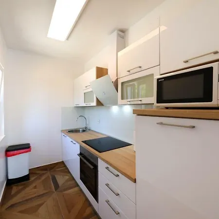 Redstone Luxury Apartment