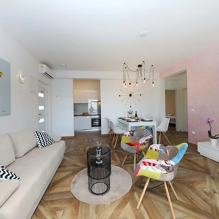 Redstone Luxury Apartment