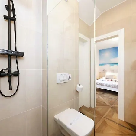 Redstone Luxury Apartment *