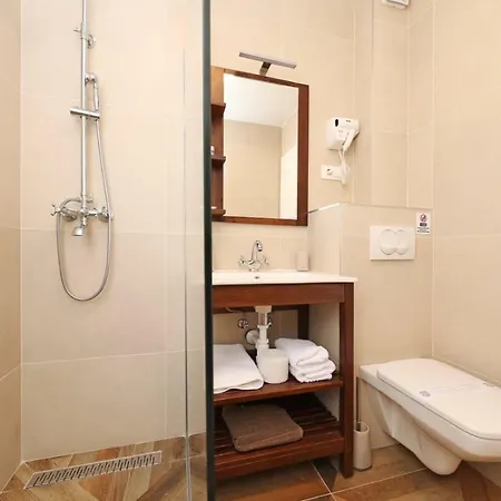 Redstone Luxury Apartment