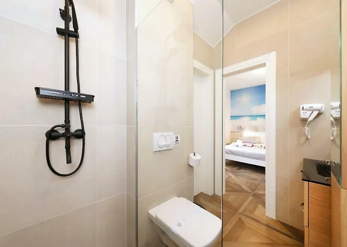 Redstone Luxury Apartman *